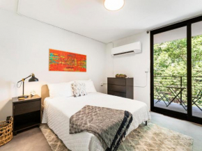 Cozy Studio with Queen Bed, City Walkable!